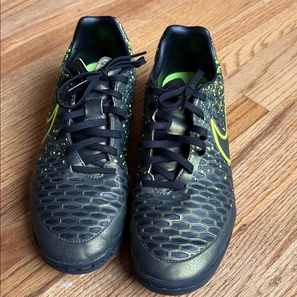 Nike size 8 Magista Men’s Black & Volt Indoor Soccer Shoes for turf - Picture 5 of 9